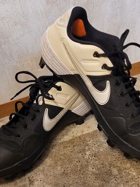 Nike Men's Alpha Huarache Elite 2 Sz. 11